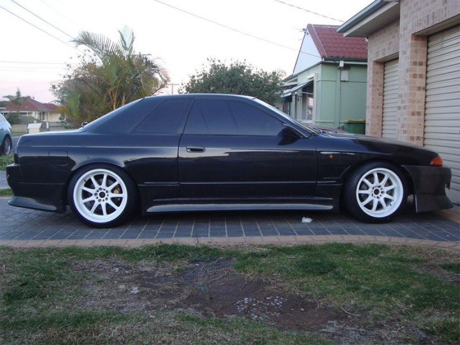 Nissan Skyline R32 wheels Work Emotion XD9 17″ 9.5J ET15 225/45 18″ 10J ET18 235/40 coupe 