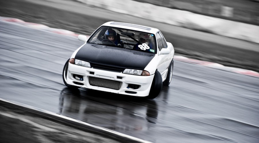 Nissan Skyline R32 wheels Rays Volk Racing GT-7 17″ 8J ET15 215/45 9J ET21 235/45 coupe 