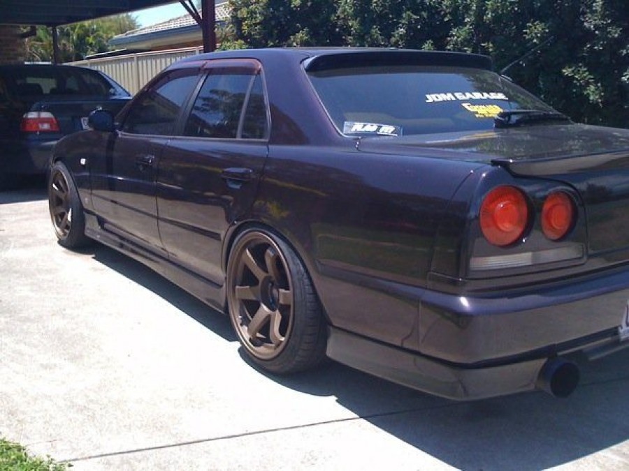 Nissan Skyline R34 wheels Rota Grid 18″ 9.5J ET20 225/40 10J ET15 235/40 sedan 
