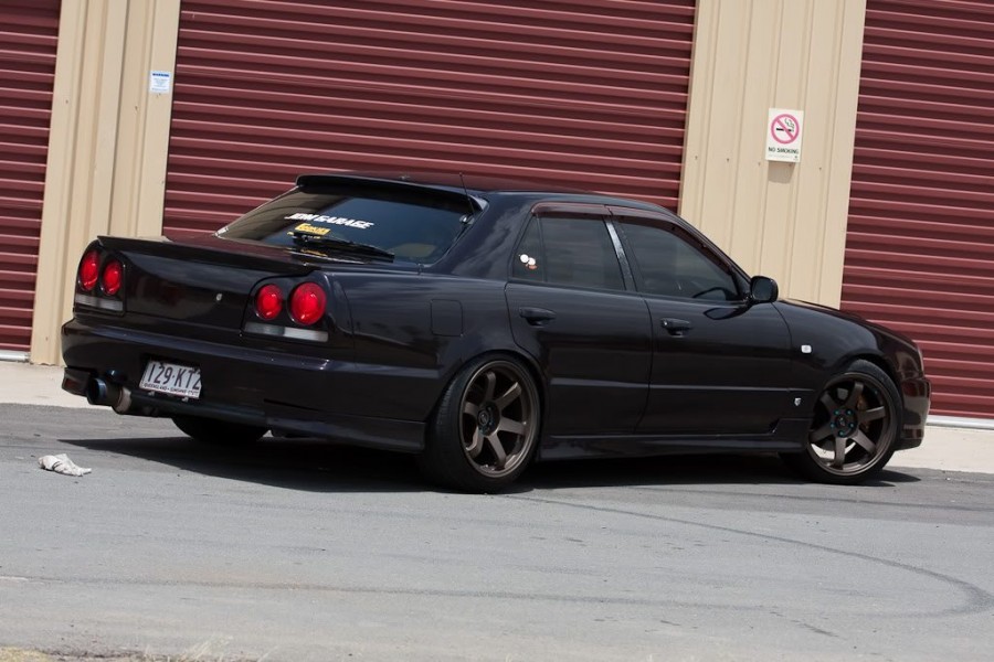 Nissan Skyline R34 wheels Rota Grid 18″ 9.5J ET20 225/40 10J ET15 235/40 sedan 