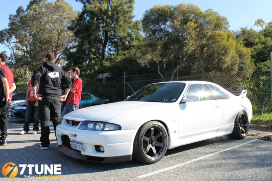Nissan Skyline R33 wheels Rays Volk Racing TE37SL 18″ 10.5J ET15 265/35 GTR 