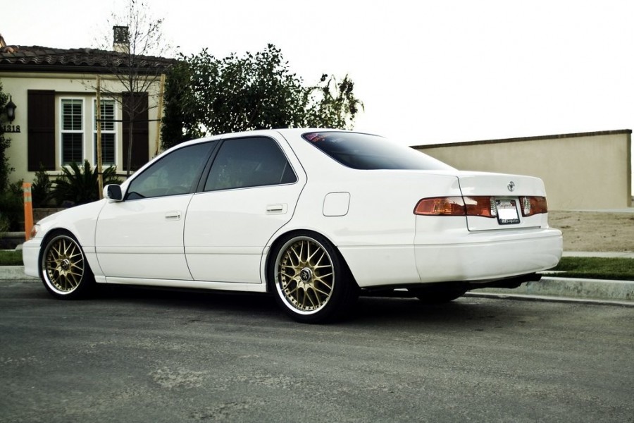 Toyota Camry wheels Work VS-MX 18″ 8J ET38 225/40
