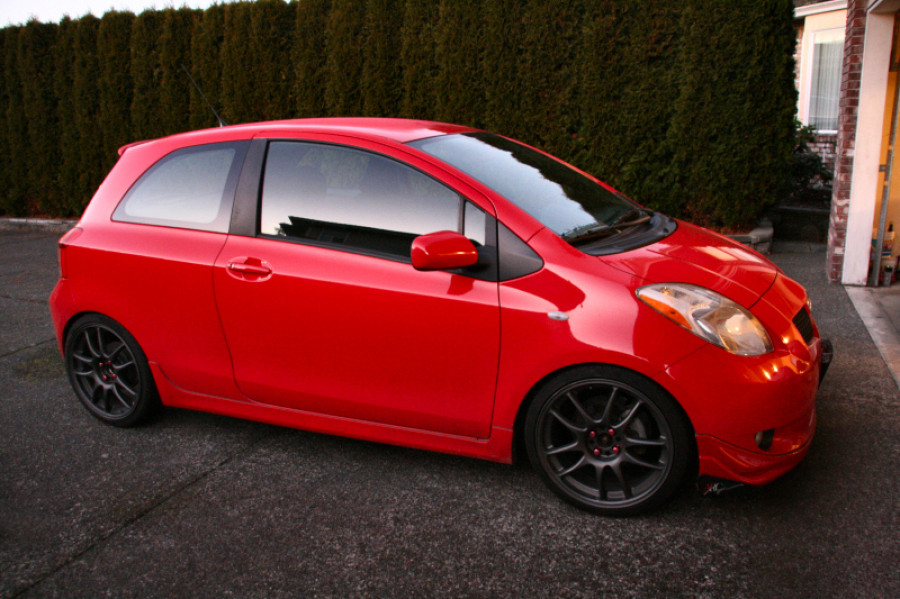 Toyota Yaris wheels Work Emotion CR KAI 18″ 7.5J ET42 215/35 ET32