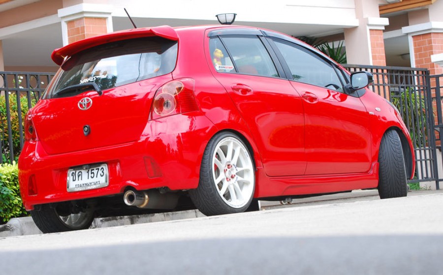 Toyota Yaris wheels Work Emotion CR KAI 18″ 7.5J ET42 215/35 5 door 