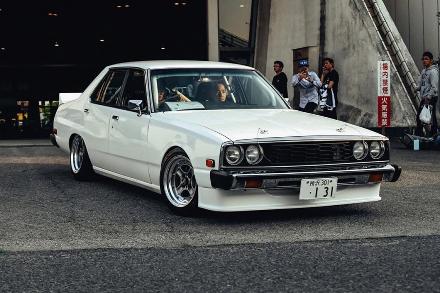 Nissan Skyline C210 wheels Work Equip 40