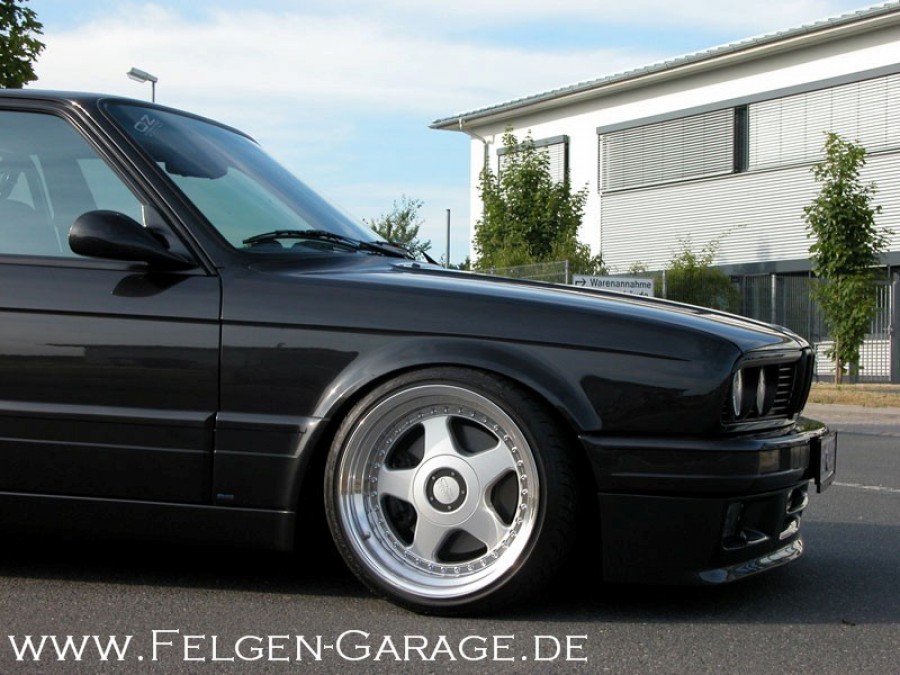 BMW 3 series E30 wheels OZ Racing Futura 16″ 9.5J ET4 215/40 11J ET8 245/35