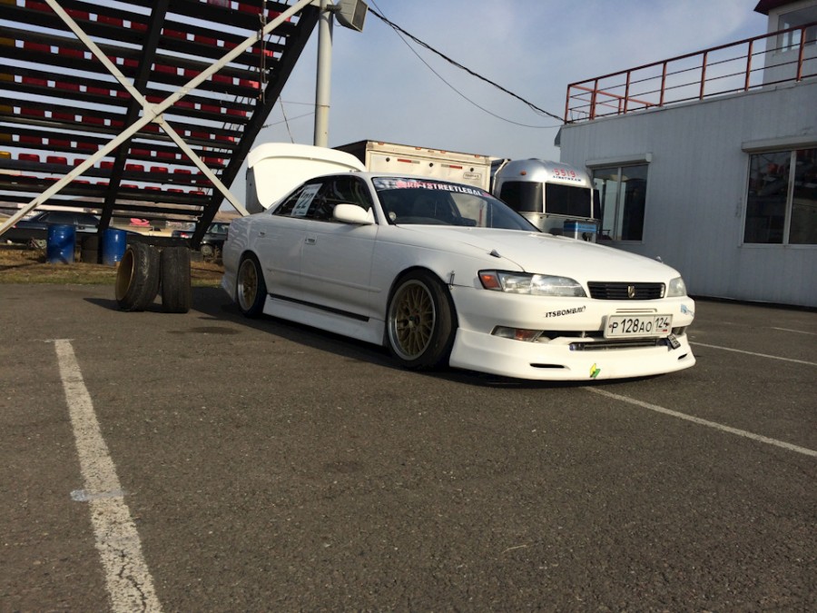Toyota Mark II 90 wheels Hinodex Axia 17″ 9J ET25