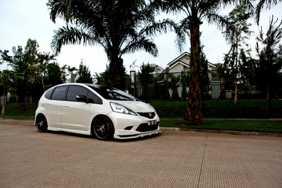 Honda Fit 2 generation wheels HRE P40 18″ 8J ET42 215/35 9J