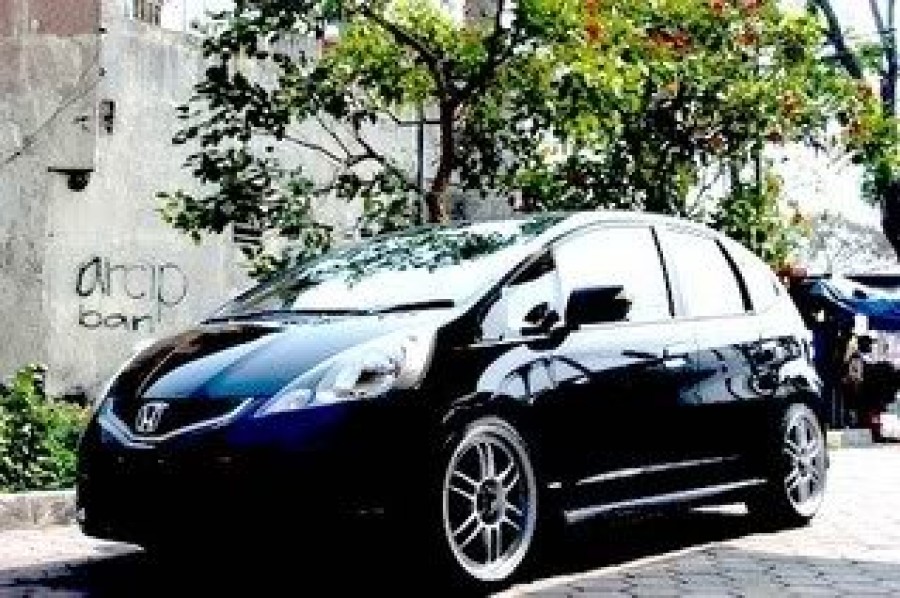 Honda Fit 2 generation wheels Enkei RPF1 18″ 8.5J ET40 225/35