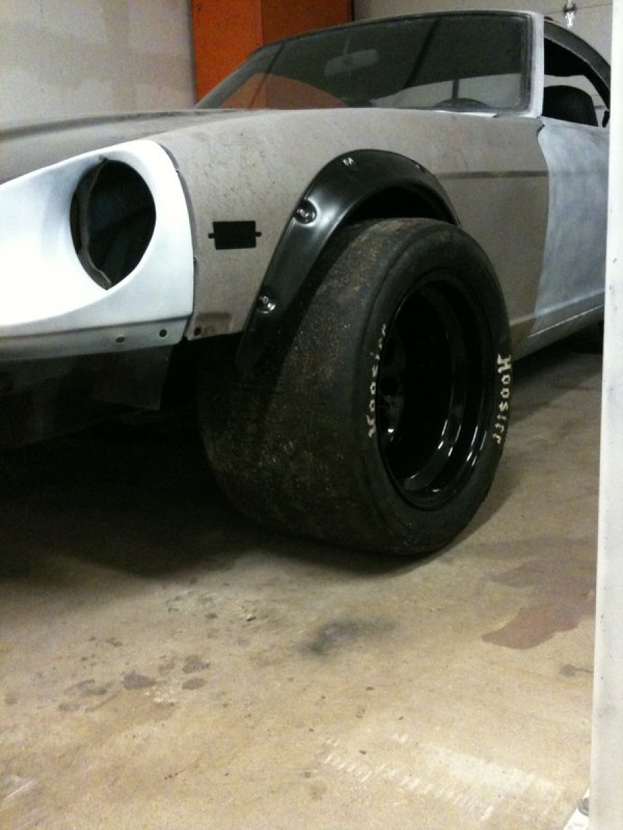 Datsun 260Z wheels Diamond Racing Pro Challenger 15″ 12J ET-38 330/33