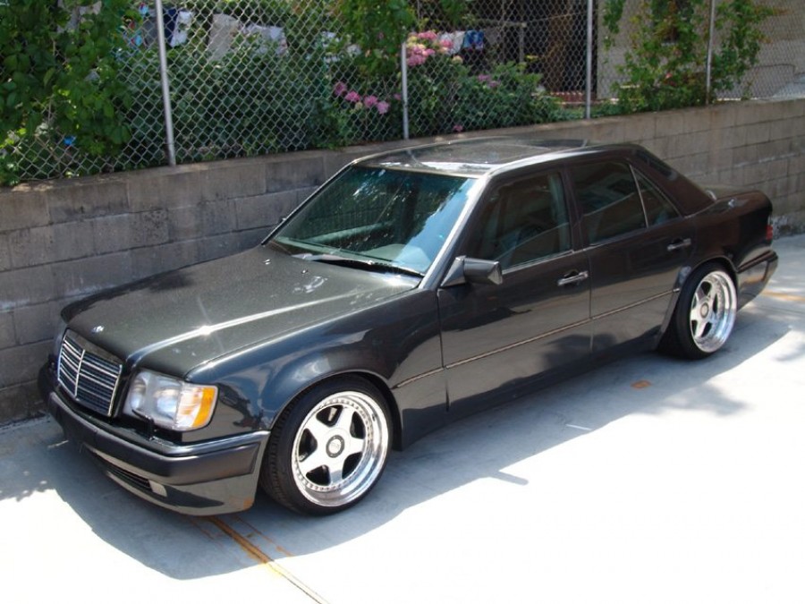 Mercedes-Benz E-Class W124 wheels OZ Racing Futura 18″ 9.5J ET32 225/40 11J ET26 255/35
