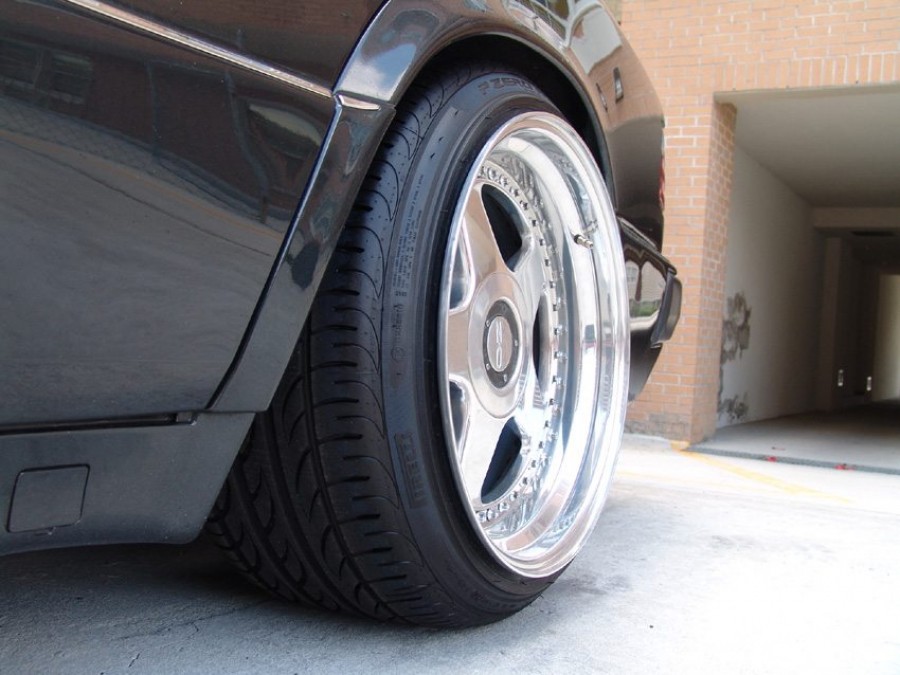Mercedes-Benz E-Class W124 wheels OZ Racing Futura 18″ 9.5J ET32 225/40 11J ET26 255/35