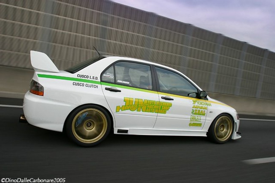 Mitsubishi Lancer Evolution IX wheels Advan Yokohama RG II 18″ 9J ET22 245/40 ET29