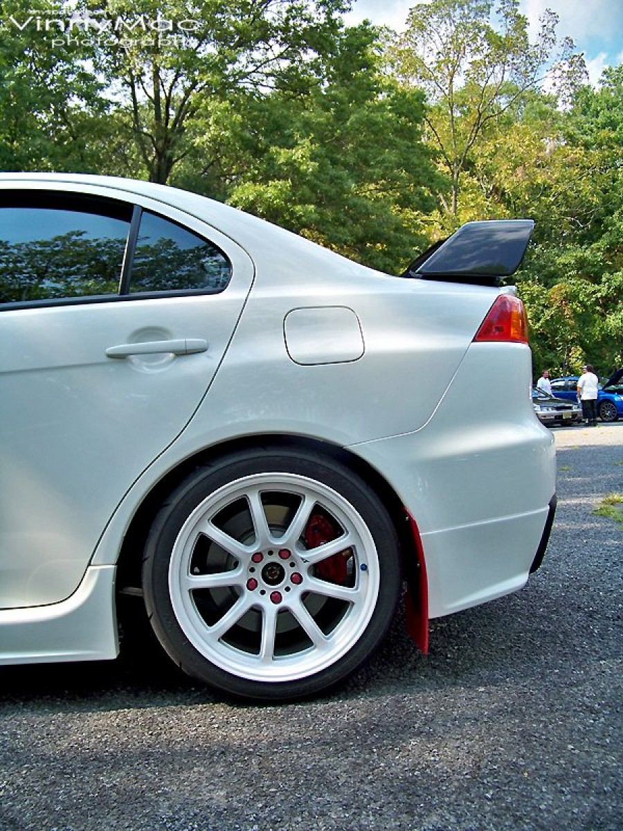 Mitsubishi Lancer Evolution X wheels Rays Gram Lights 57 Optimise 18″ 9.5J ET22 255/35