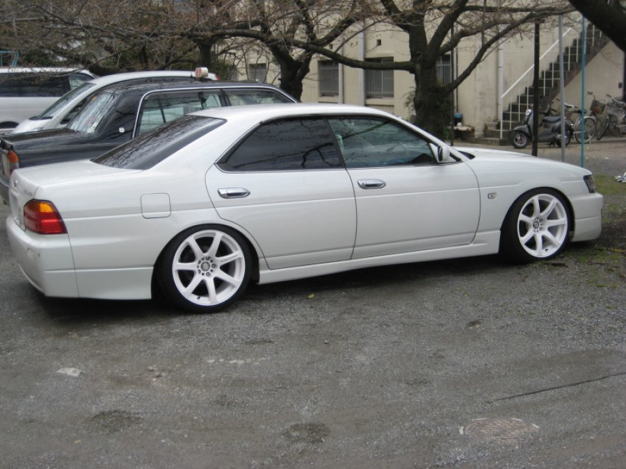 Nissan Laurel C35 wheels Work Emotion XT7 18″ 9.5J ET12 225/40 ET7