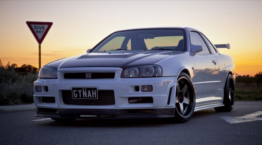 Nissan Skyline R34 Räder Rota P45R2 R18 9.5J ET22 225/40 10J ET12 235/40