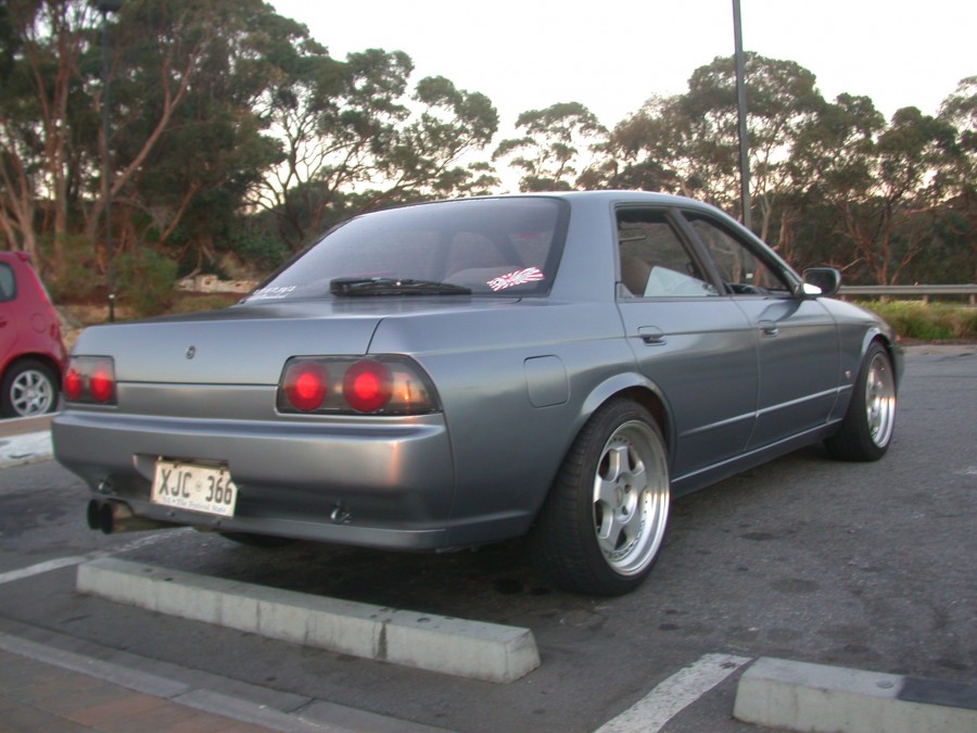 Nissan Skyline R32 Räder OZ Racing R17 9J ET24 235/45 sedan 