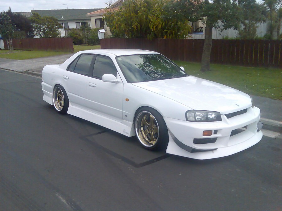 Nissan Skyline R34 Räder R18 10.5J ET14 235/40 11.5J 255/35