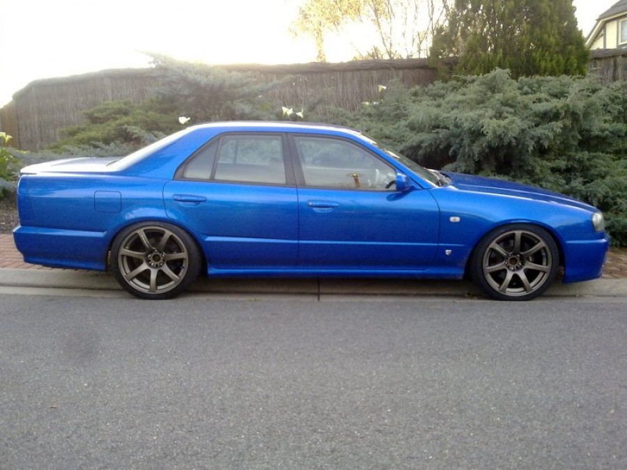 Nissan Skyline R34 Räder Work Emotion XT7 R18 9.5J ET12 235/40 sedan 