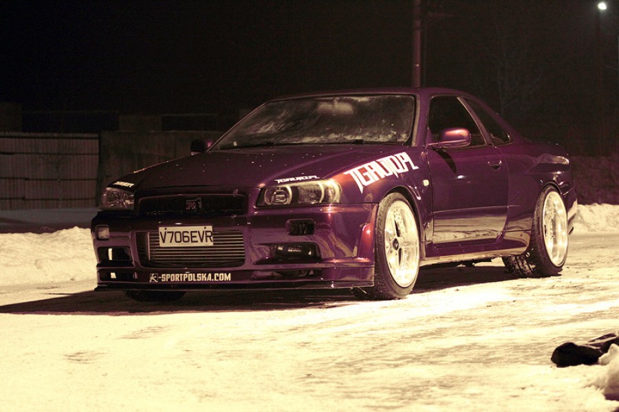Nissan Skyline R34 Räder Work Equip 05 R18 10.5J ET15 255/55 R19 12.5J ET8 295/30 GTR 