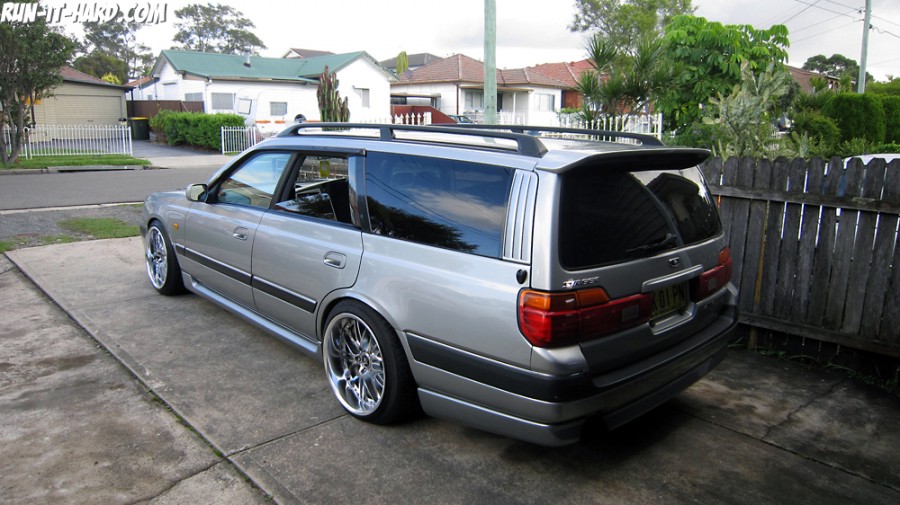 Nissan Stagea WC34 Series 1 Räder Weds Sport Kranze Borphes R18 9J ET20 215/40 10J ET21 235/40