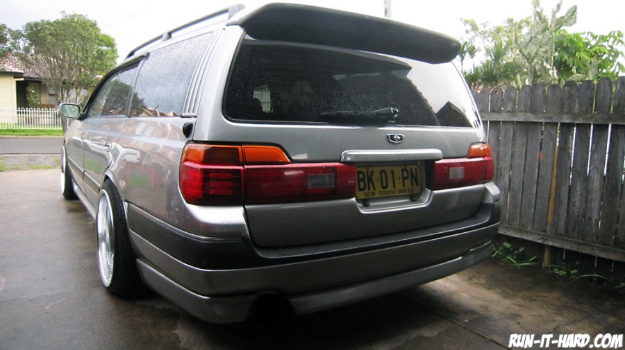 Nissan Stagea WC34 Series 1 Räder Weds Sport Kranze Borphes R18 9J ET20 215/40 10J ET21 235/40