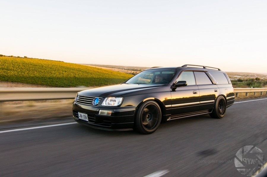 Nissan Stagea WC34 Series 2 Räder Koya cr tek R18 9.5J ET18 235/40