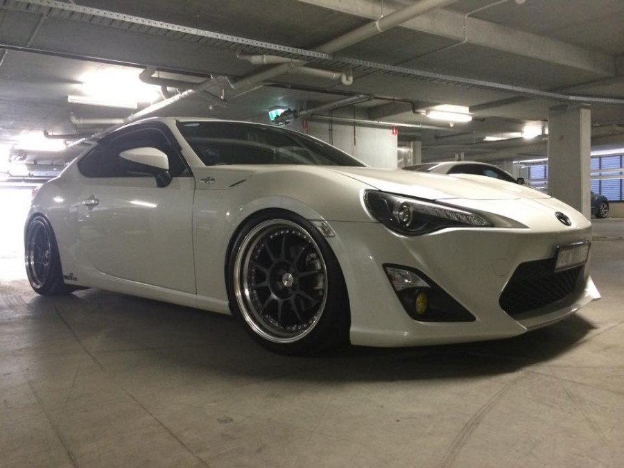 Scion FR-S Räder SSR Professor SP3 R18 9J ET29 225/40 ET23