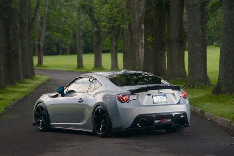 Scion FR-S Räder Rays Gram Lights 57C6 R18 8.5J ET35 225/40 9.5J ET40 255/35