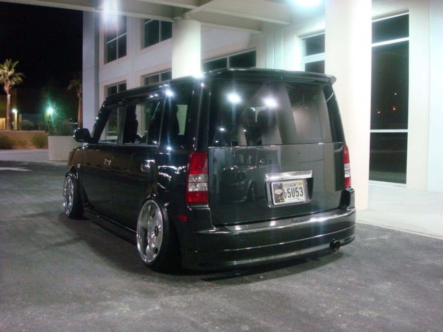 Scion xB Räder SSR Vienna Dish R17 8J ET-19 205/40 9J ET-14