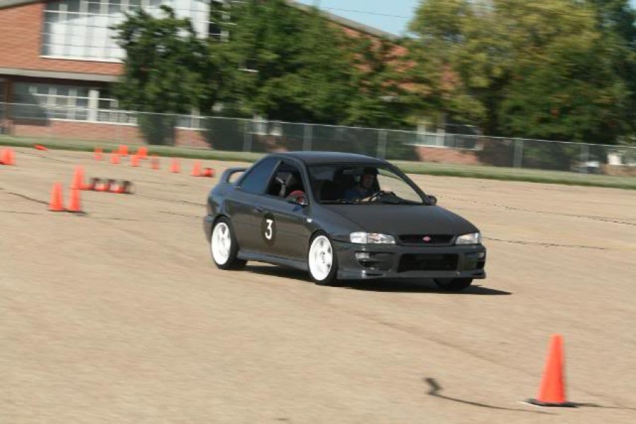 Subaru Impreza GM, GC, GF Räder Desmond Regamaster Marquis Promada R17 8J ET35 235/40