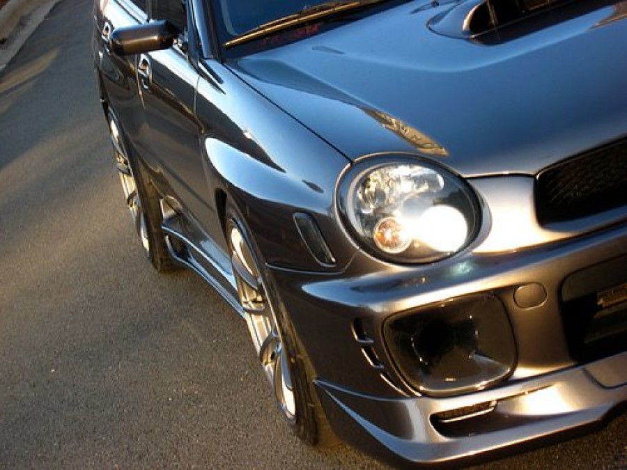 Subaru Impreza Räder Rota G-force R18 9J ET30 235/40
