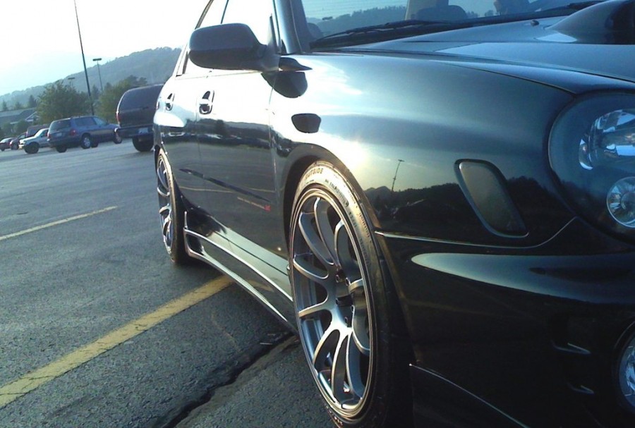 Subaru Impreza Räder Rota G-force R18 9J ET35 235/40