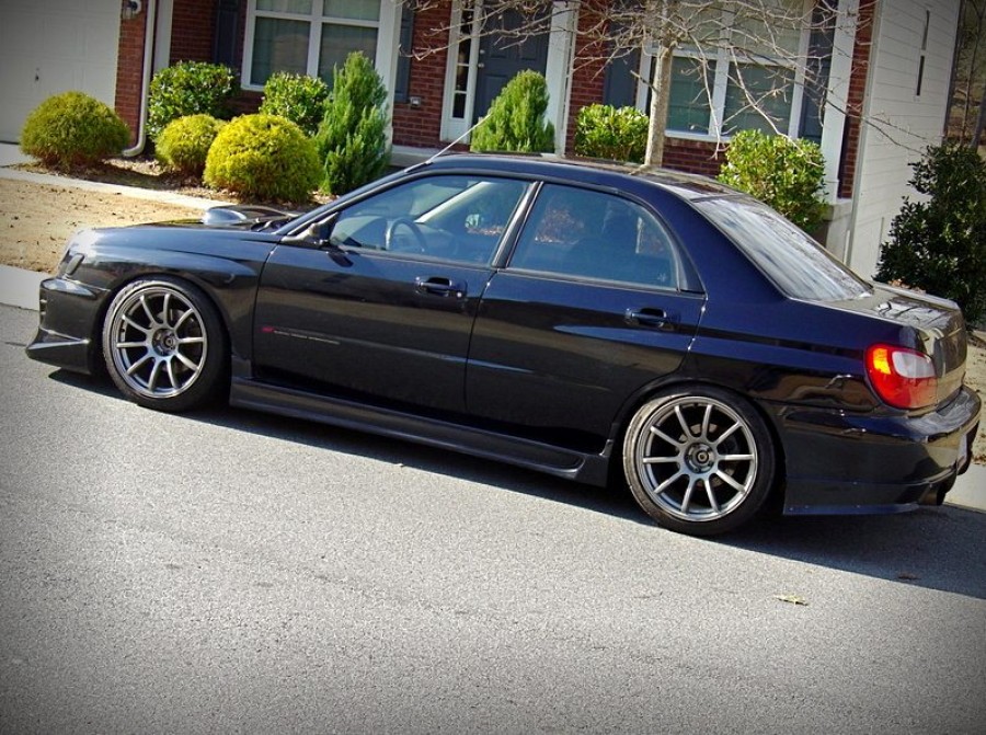 Subaru Impreza Räder Rota G-force R18 9J ET32 235/40