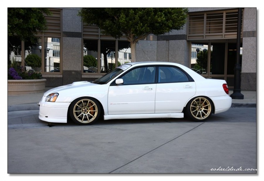 Subaru Impreza Räder Rota G-force R18 9J ET35 225/40 WRX STI 