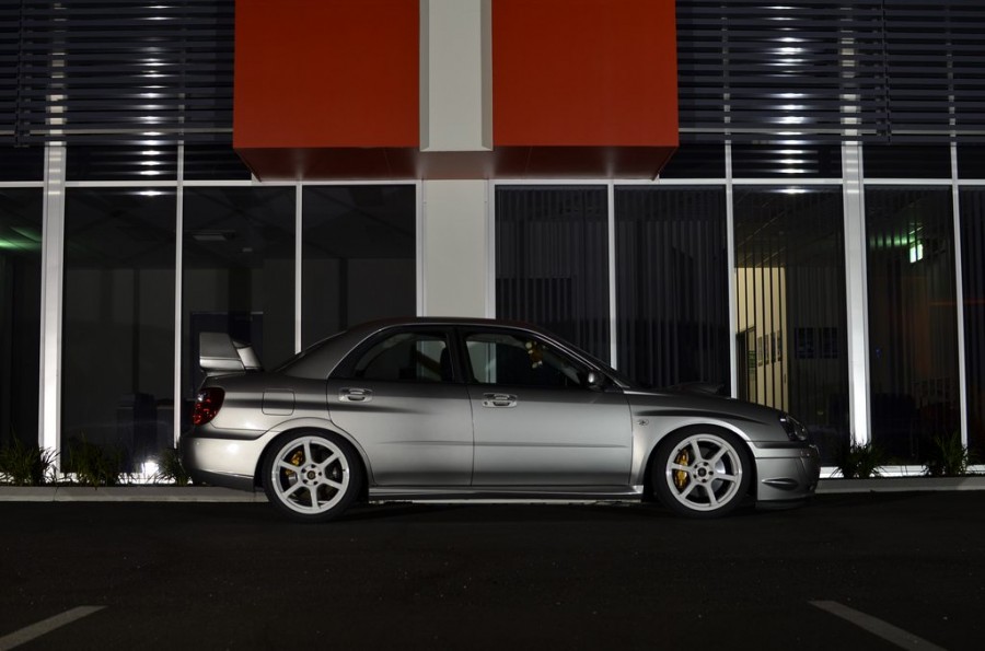 Subaru Impreza Räder Rota Boost R18 9J ET27 235/45 WRX STI 