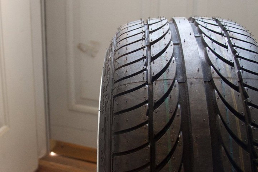 Toyota Matrix E130 Räder OEM Mercedes Alphards R18 8.5J ET30 215/40 9.5J ET40 225/40