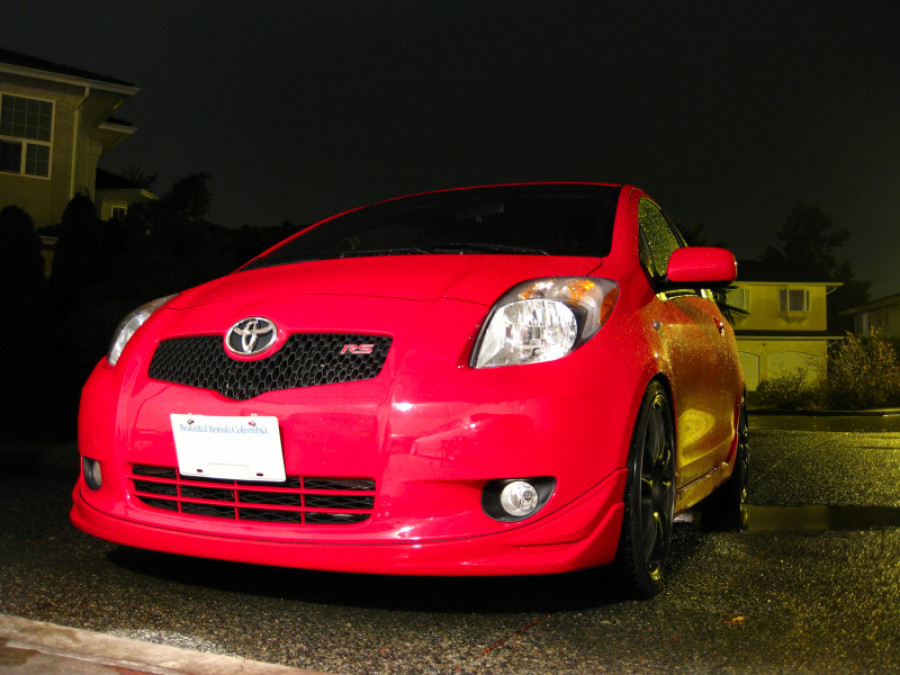 Toyota Yaris Räder Work Emotion CR KAI R18 7.5J ET42 215/35 ET32