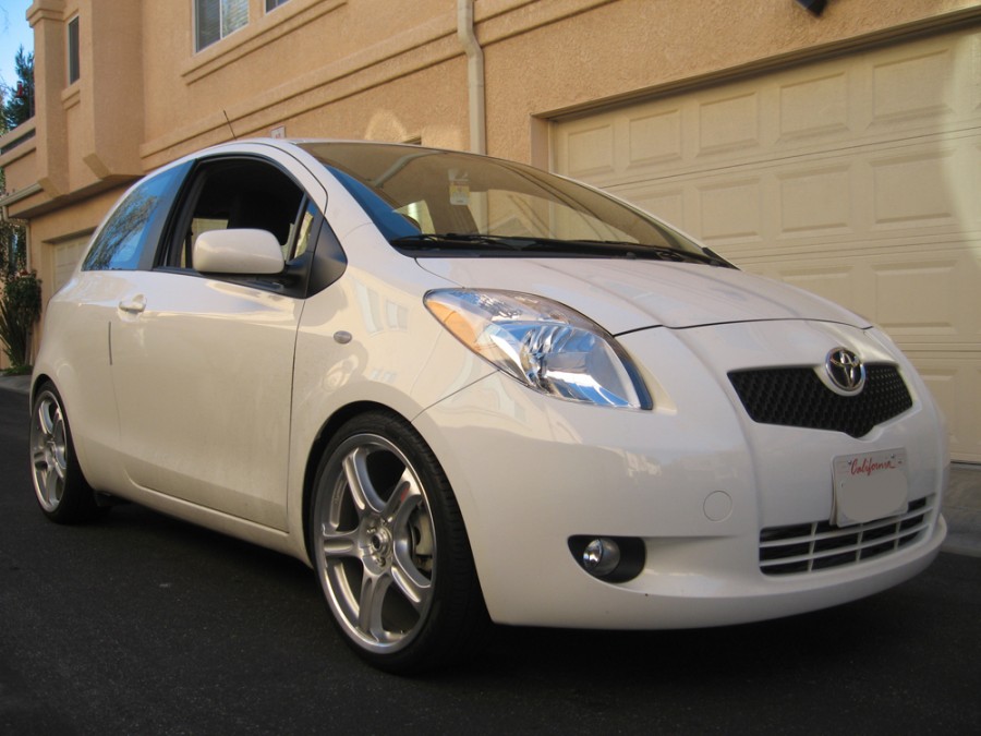 Toyota Yaris Räder RH Evolution TRD R18 7.5J ET42 215/35