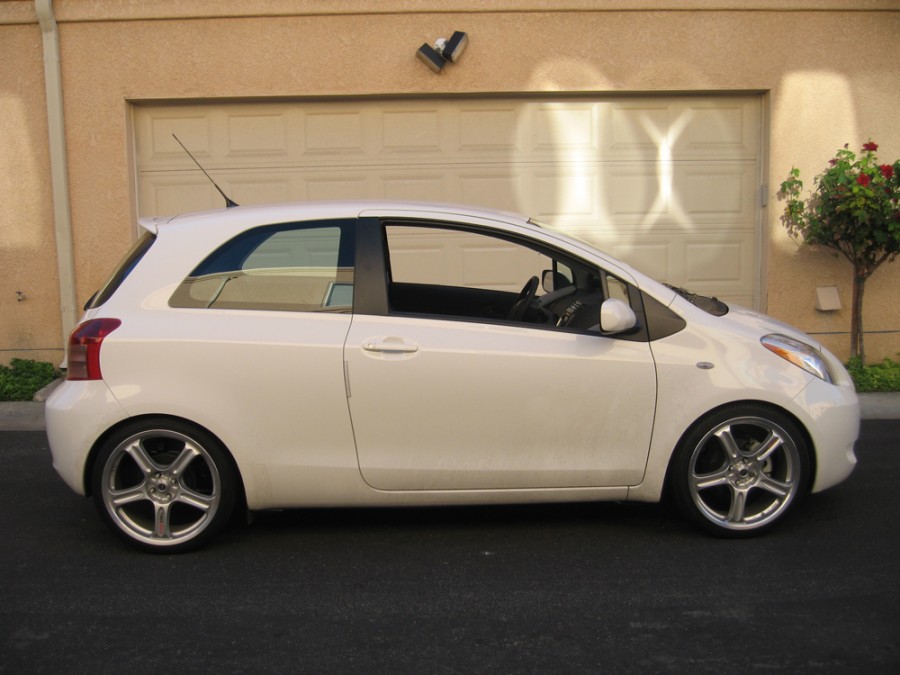 Toyota Yaris Räder RH Evolution TRD R18 7.5J ET42 215/35