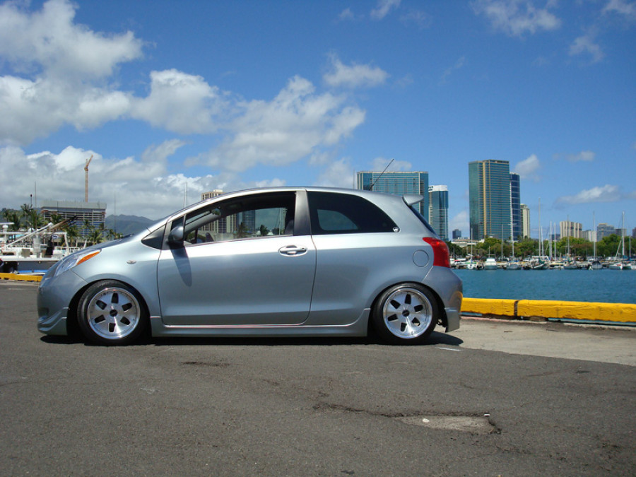Toyota Yaris Räder SSR Vienna Kreis R15 7.5J ET13 175/50