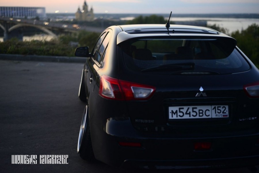 Mitsubishi Lancer X Räder Work VS-XX R18 10.5J 215/35 11J