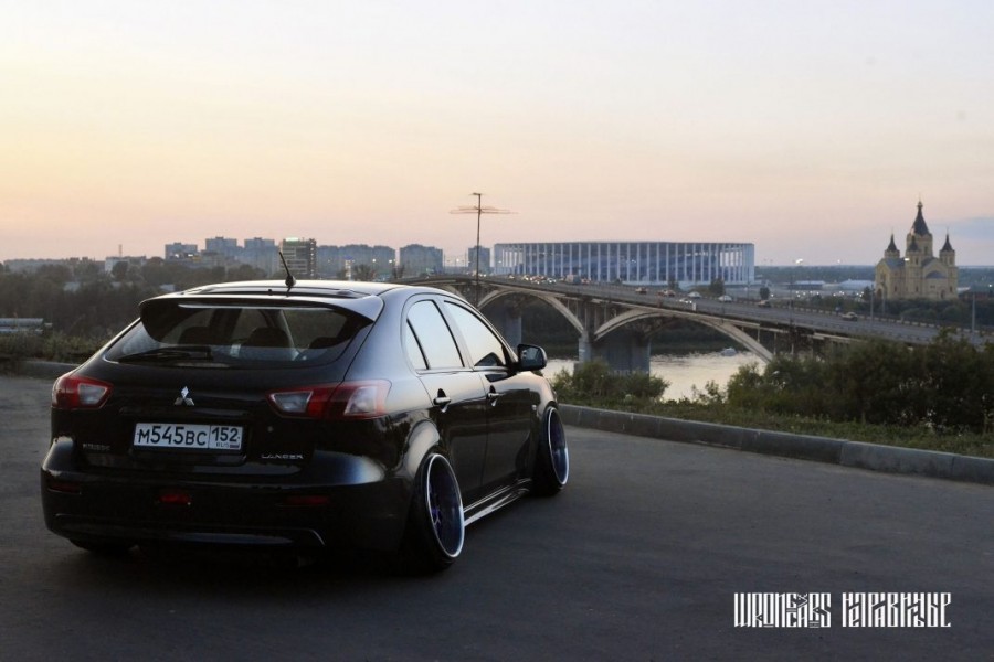 Mitsubishi Lancer X Räder Work VS-XX R18 10.5J 215/35 11J