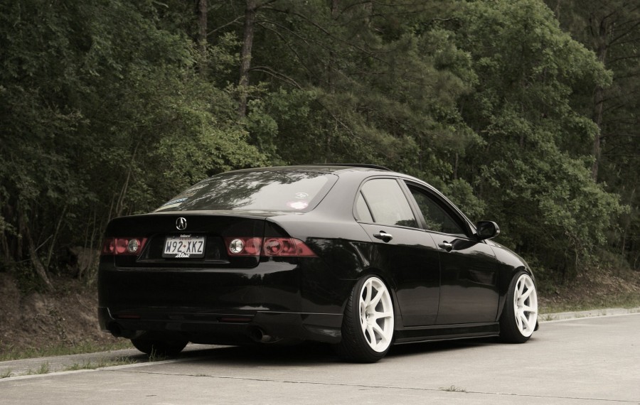 Acura TSX Räder MB Battle R18 9.5J ET15 215/40 225/40