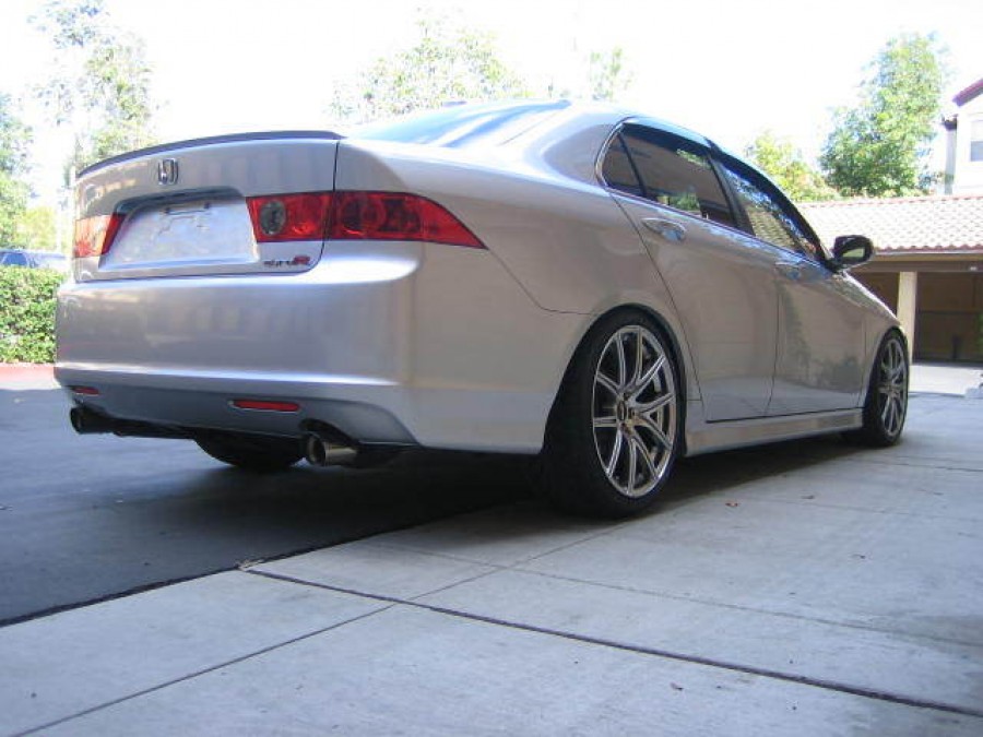 Acura TSX Räder AME Tracer FS-01 R18 8J ET40 215/40 9J 225/40