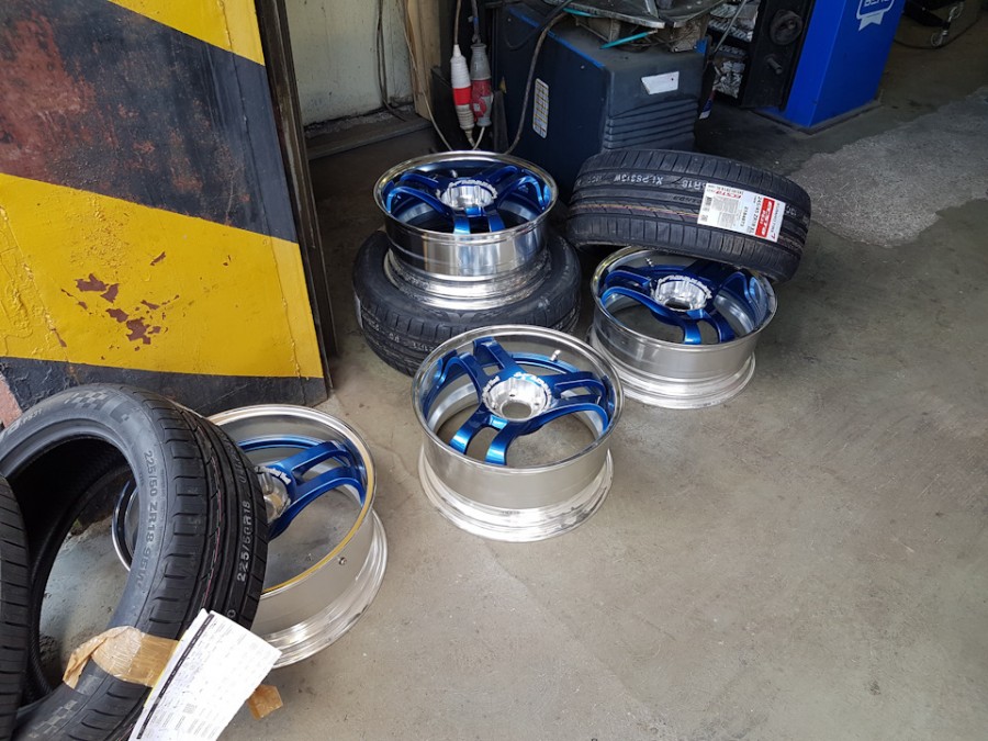 Honda CR-V Räder Advan Yokohama Super Racing R18 8J ET38 225/50 9J ET45 245/45