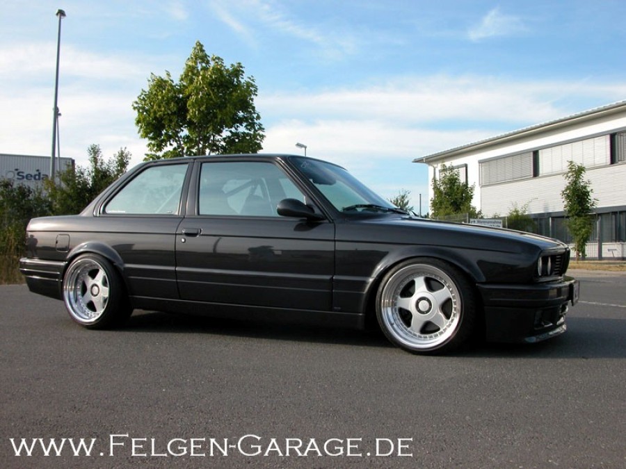 BMW 3 series E30 Räder OZ Racing Futura R16 9.5J ET4 215/40 11J ET8 245/35