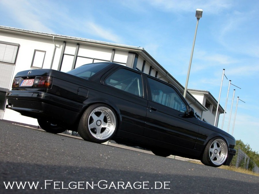 BMW 3 series E30 Räder OZ Racing Futura R16 9.5J ET4 215/40 11J ET8 245/35