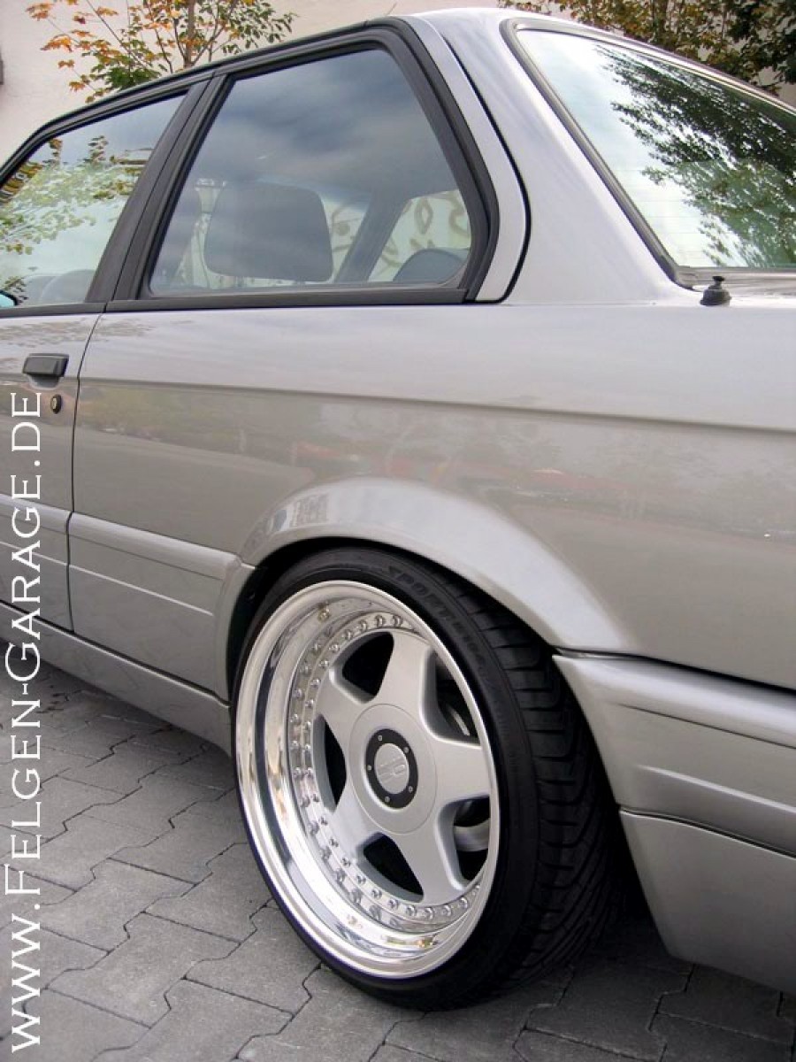 BMW 3 series E30 Räder OZ Racing Futura R17 8.5J ET8 205/40 9.5J ET5 225/35