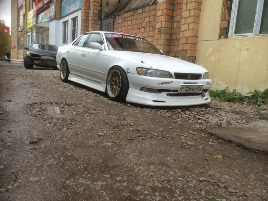 Toyota Mark II 90 Räder Hinodex Axia R17 9J ET25
